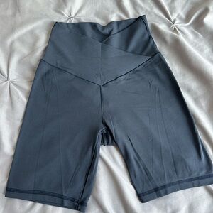 Offline by Aerie crossover 7” bike shorts